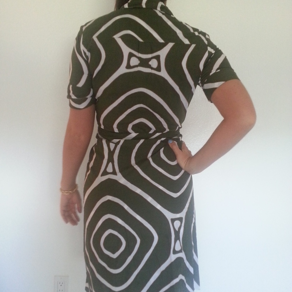Dress - Picture 3 of 3